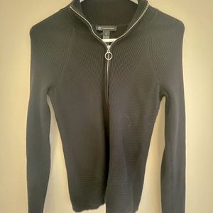 Long sleeved, Zippered top